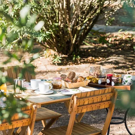 ベッド・アンド・ブレックファスト La Closerie Des Iris