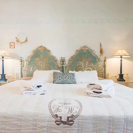 La Closerie Des Iris Bed & Breakfast 3*