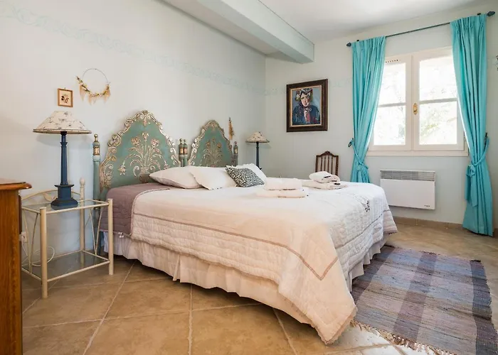 La Closerie Des Iris Bed & Breakfast 3*