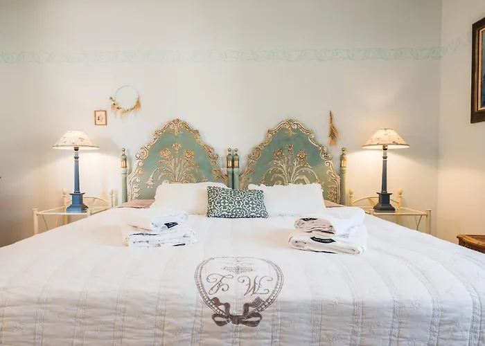 La Closerie Des Iris Bed & Breakfast 3*