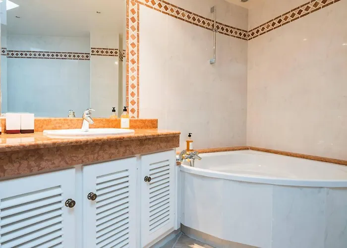 La Closerie Des Iris Bed & Breakfast